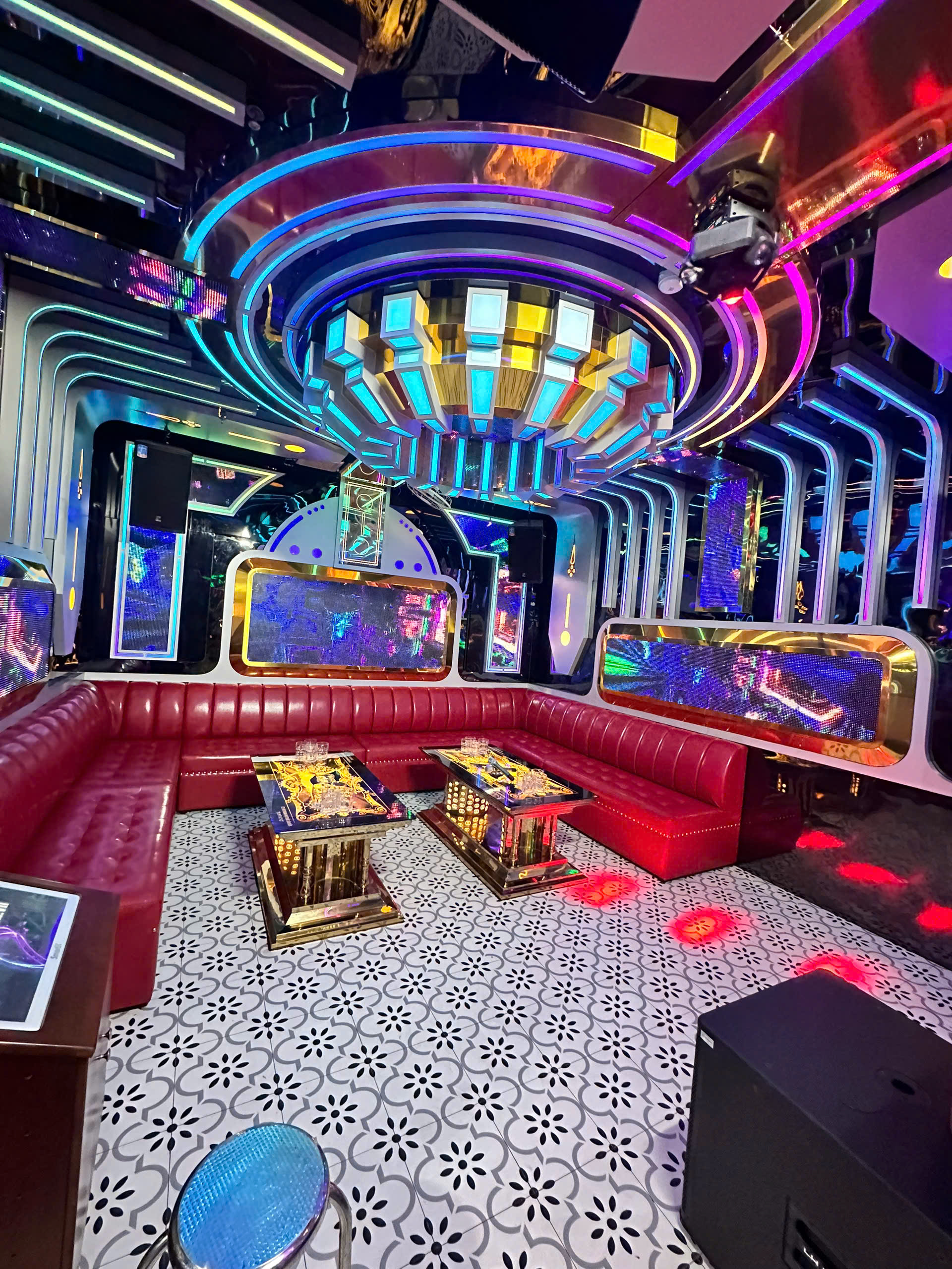 KING-KARAOKE---TUY-HOA-PHU-YEN---CAF-AUDIO---AV-VIET-NAM-1