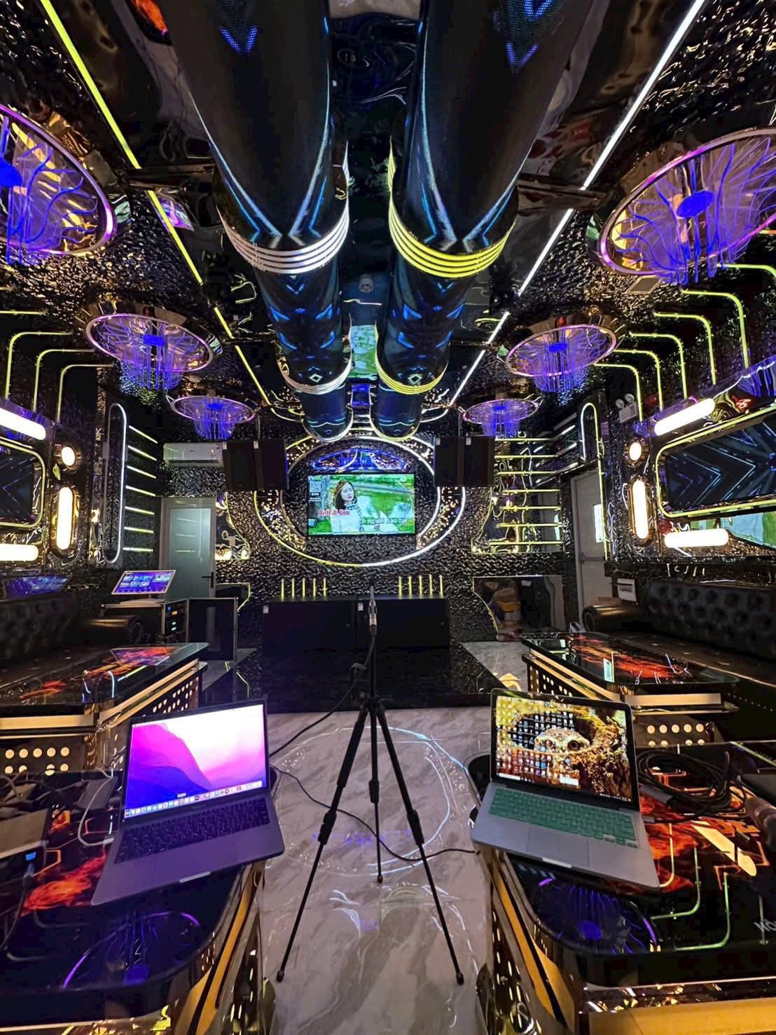 KARAOKE-DE-NHAT_BINH-DINH_CAF-AUDIO_UK-12P-UK12-7