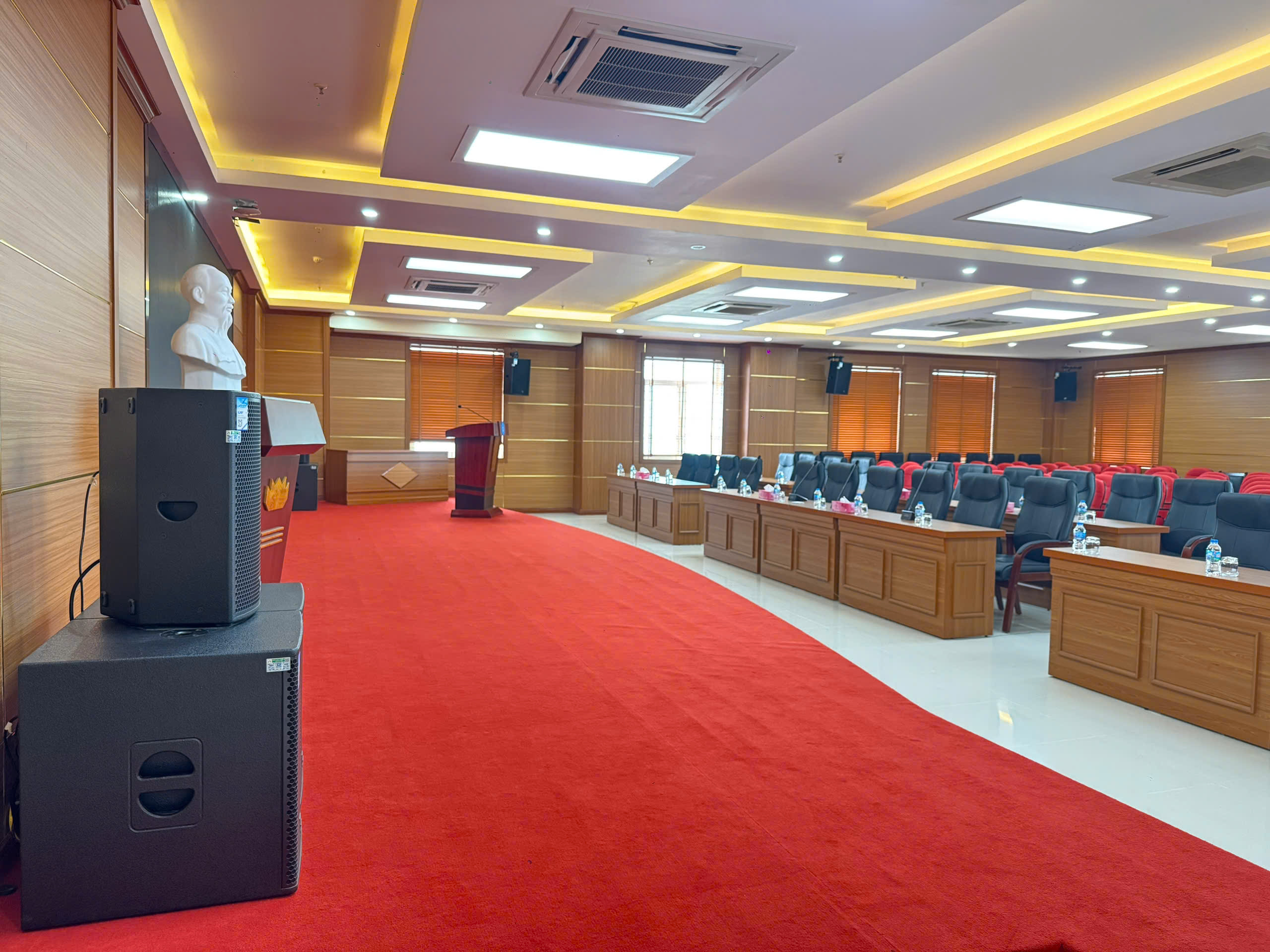 Loa-CAF-MR-12A-Loa-DSPPA-DSPPA-Viet-Nam-Micro-co-ngong-Mic-DSPPA-Mic-hop-AV-Viet-Nam-Am-thanh-hoi-truong--CAF-Line-array-AV-Viet-Nam-nha-thau-am-thanh-hoi-truong-lon-avv-vrglnv-