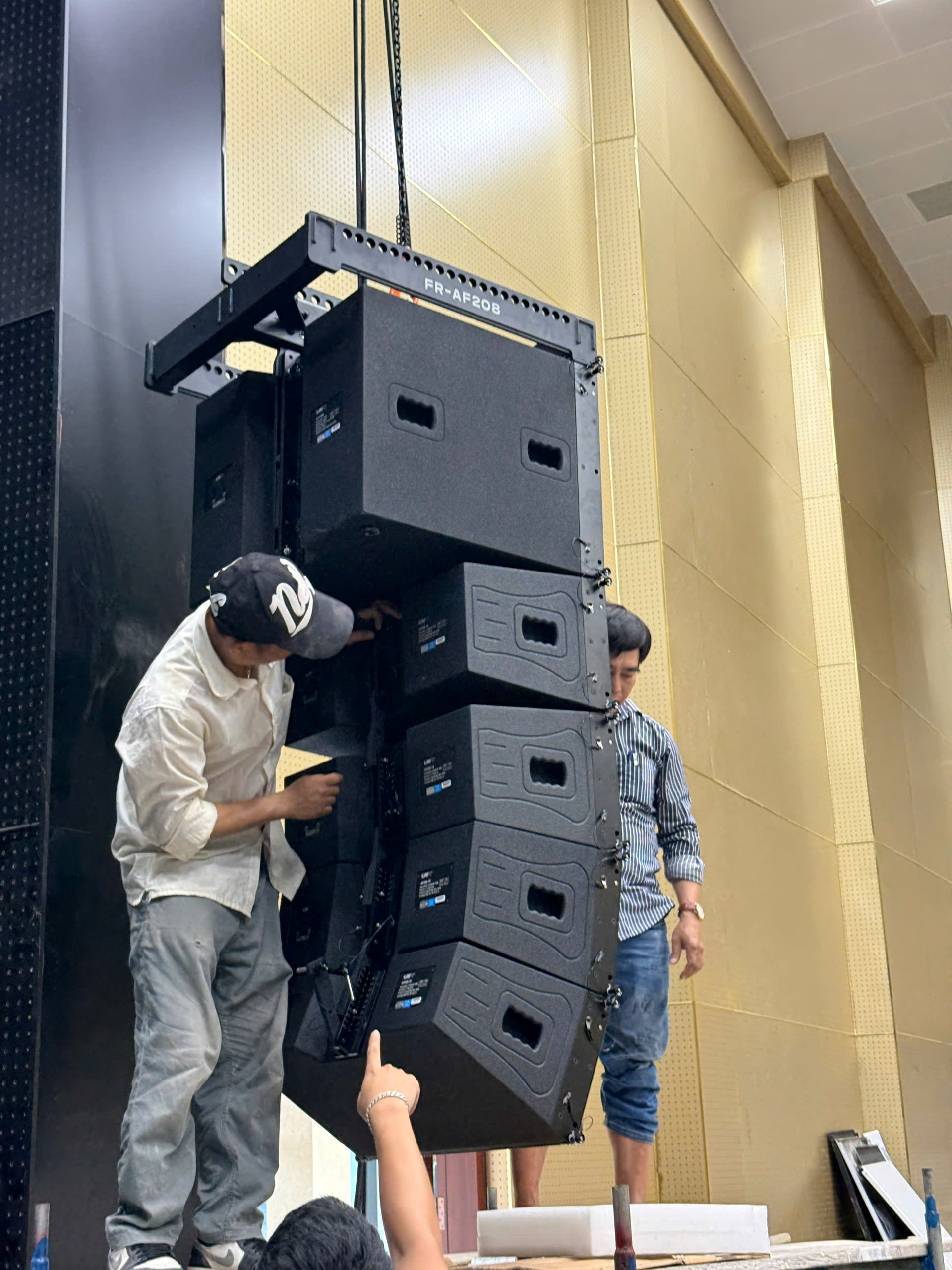 z7993117440758_5cd1aea89f5b98c6163fda82a3dfb4a1CAF---AV-Viet-Nam-