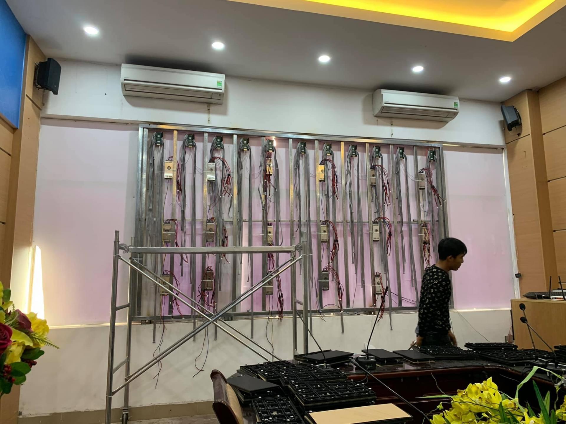 AV-VIET-NAM-thi-cong-man-hinh-led-ha-noi