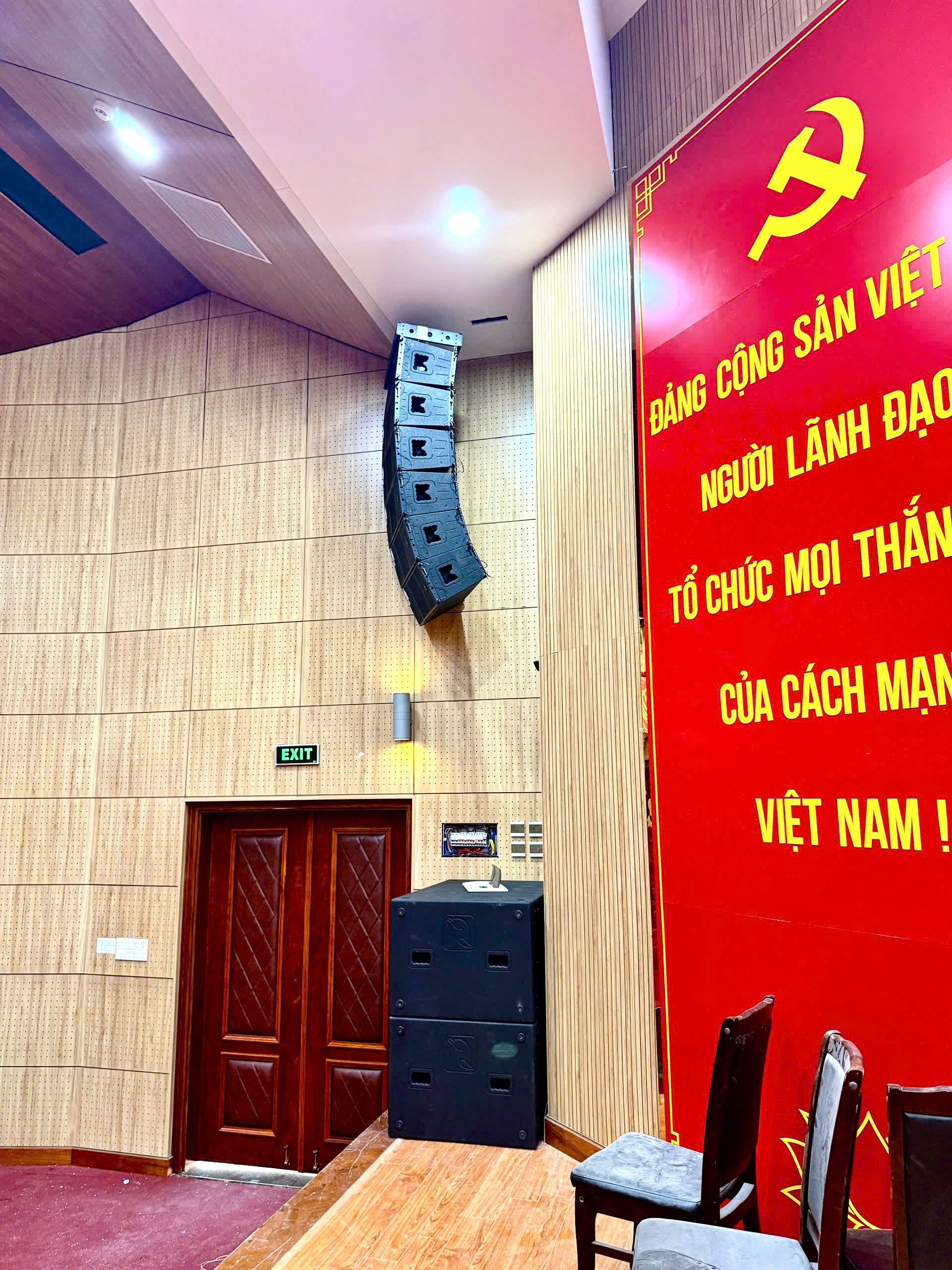 huds-VR-210-Am-thanh-hoi-truong--CAF-Line-array-AV-Viet-Nam-nha-thau-am-thanh-hoi-truong-lon