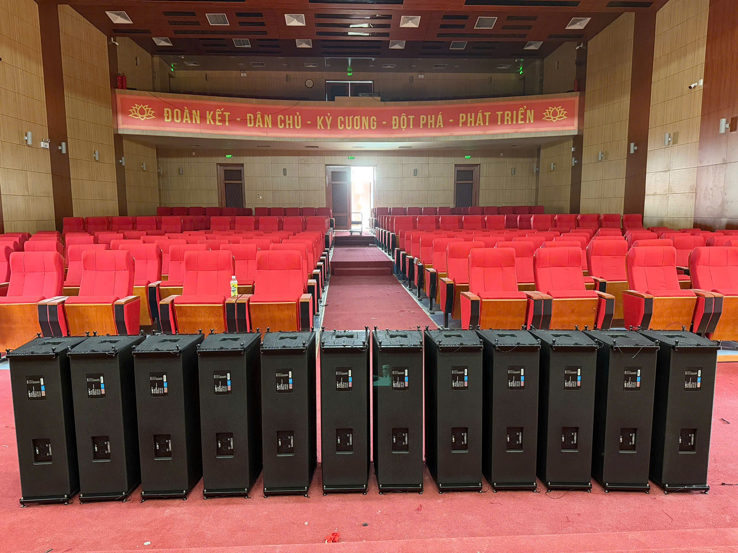 siqn-VR-210-Am-thanh-hoi-truong--CAF-Line-array-AV-Viet-Nam-nha-thau-am-thanh-hoi-truong-lon